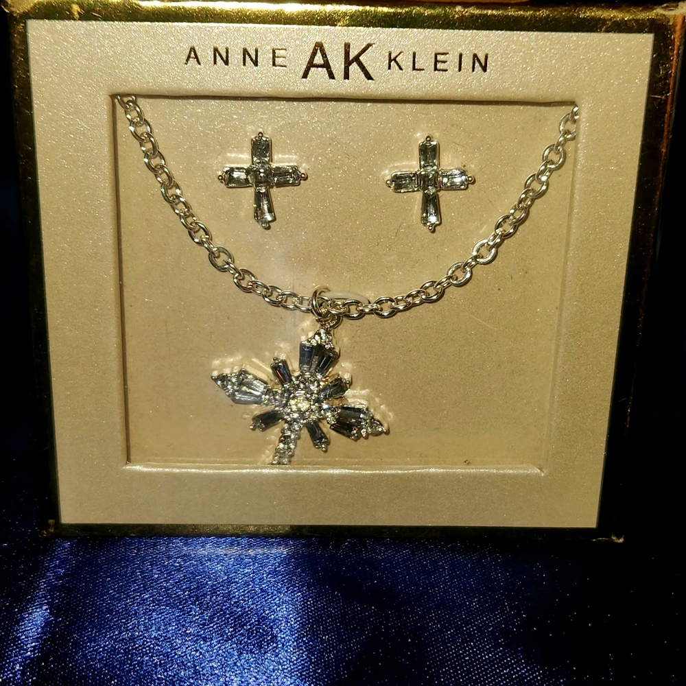 Anne AK Klein Elegant Silver Jewelry Earring/Necklace Set - Picture 12 of 14